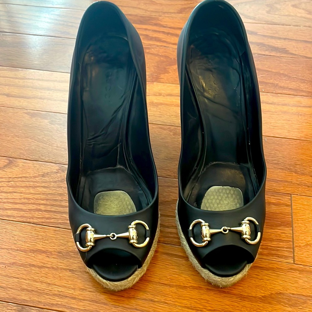 Gucci wedges in black